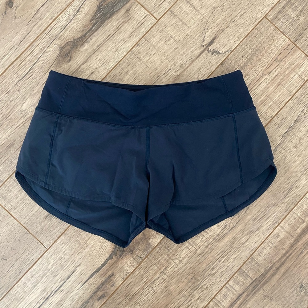 Lululemon Speed Up Low-Rise Lined Short 2.5" in size 4